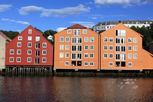 Oude pakhuizen in trondheim, Noorwegen — Stockfoto