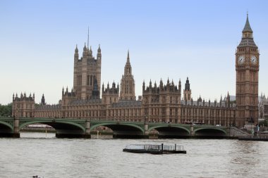 ünlü ve güzel görünümüne, big Ben'e ve Parlamento evleri