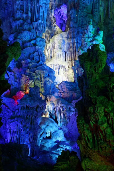 Cuevas de flauta de caña en Guilin, Guangxi Provine, China — Foto de Stock
