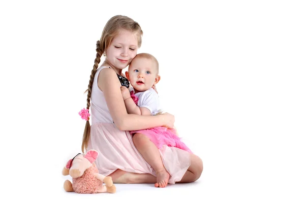 Adorables dos hermanas de 8 años y 11 meses de edad —  Fotos de Stock