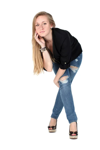 Mujer casual sonriendo aislada en blanco — Foto de Stock