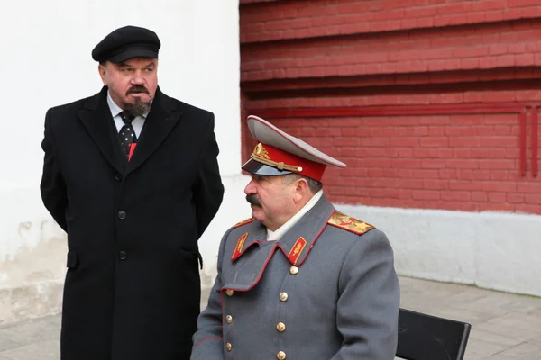 Impersonators of Lenin and Stalin on the street of Moscow — Stock Photo, Image