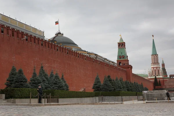 Кремлевская стена и мавзолей Ленина на Красной площади — стоковое фото
