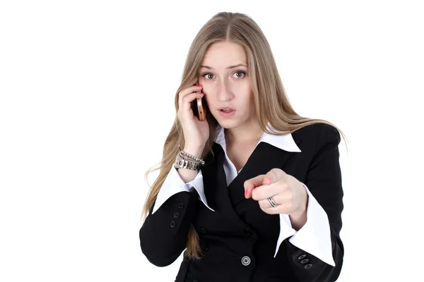 Frau im Business-Outfit spricht mit Handy — Stockfoto