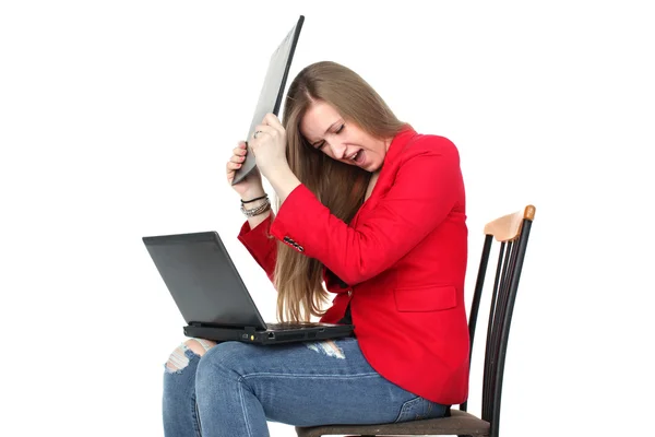 Vrouw werkt op de computer — Stockfoto