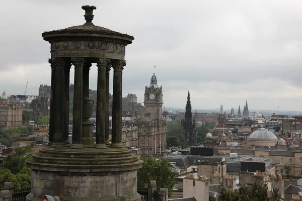 Widok perspektywiczny Edynburg z calton hill, w tym zamku edinburgh castle — Zdjęcie stockowe