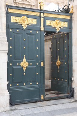 Paris, Fransa 'da eski ahşap kapı