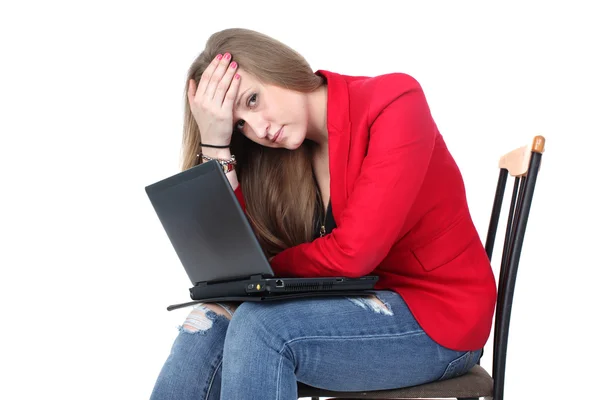 Fleißige Frau arbeitet am Computer — Stockfoto