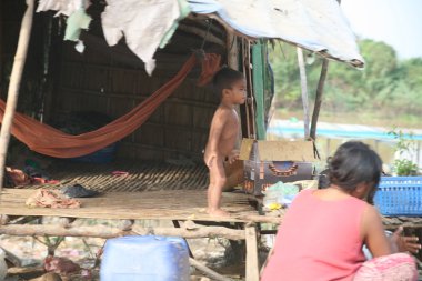 yoksulluk içinde tonle sap