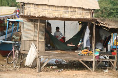 yoksulluk içinde tonle sap