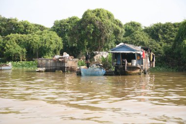 yoksulluk içinde tonle sap
