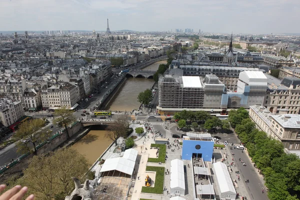 Uitzicht vanaf de top van de notre dame kathedraal — Stockfoto