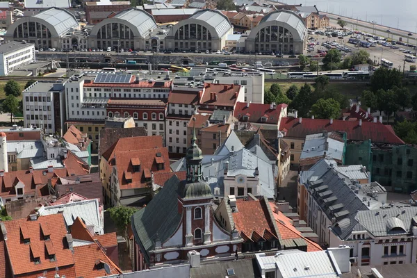 Luchtfoto uitzicht over de oude stad van riga — Stockfoto