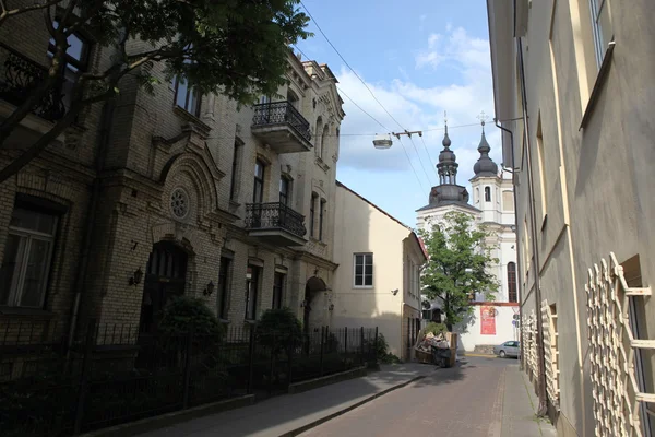 Igreja na parte antiga de Vinius, Lituânia — Fotografia de Stock