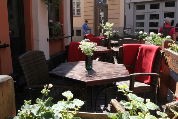 Restaurantes al aire libre en Riga, Latvia . — Foto de Stock
