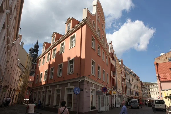 Budovy ve starém městě v Rize, Lotyšsko — Stock fotografie