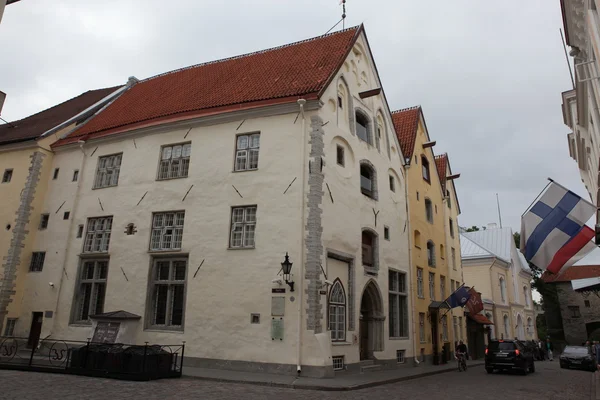 Gebäude und Flaggen — Stockfoto