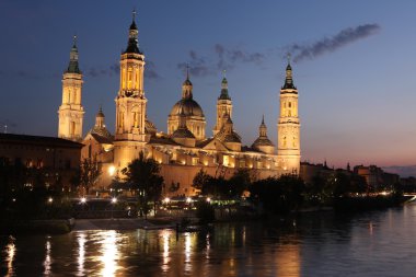 Virgen del Pilar ve Ebro Nehri'nin, İspanya