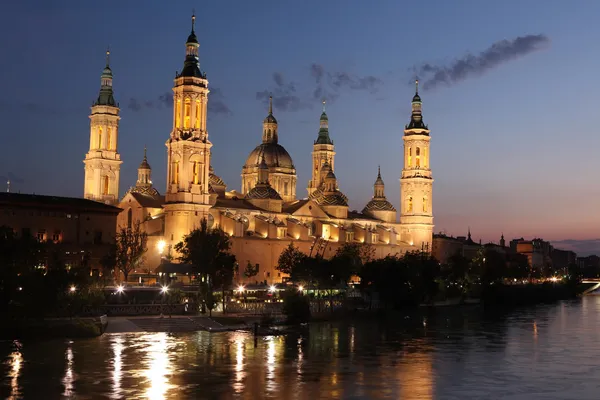 Virgen del Pilar e il fiume Ebro, Spagna — Foto Stock