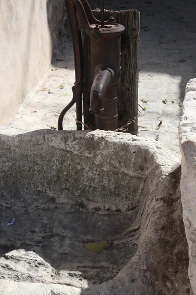 Старий водопровід — стокове фото