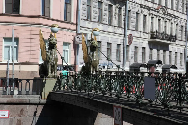 Puente sobre el canal Griboedov —  Fotos de Stock