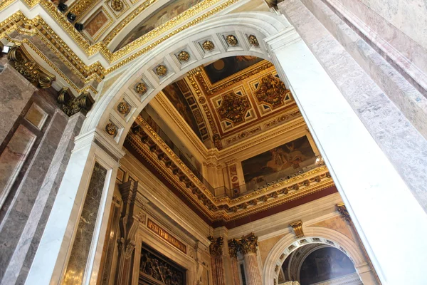 Intérieur de la cathédrale Saint-Isaac — Photo