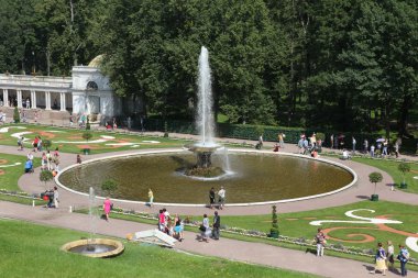peterhof pınarlarına