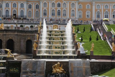 peterhof pınarlarına