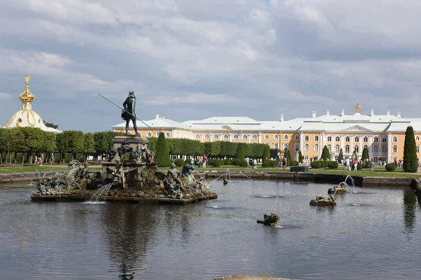 Fontaine à Peterhof — Photo