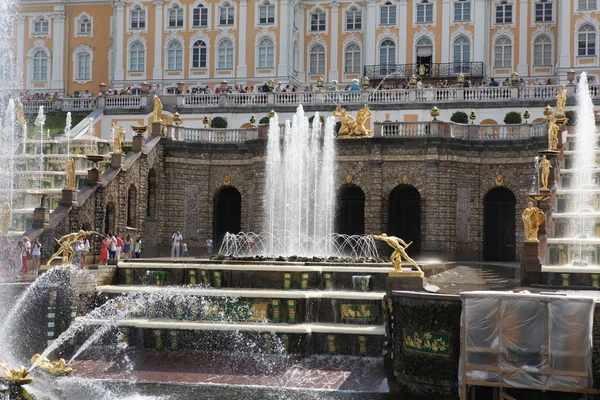 Fontaines en Peterhof — Photo