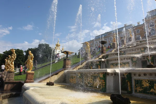 Brunnen im Peterhof — Stockfoto