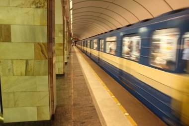 Metro İstasyonu admiralteiskaya