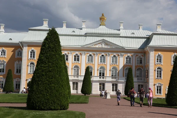Palacio en Peterhof — Foto de Stock