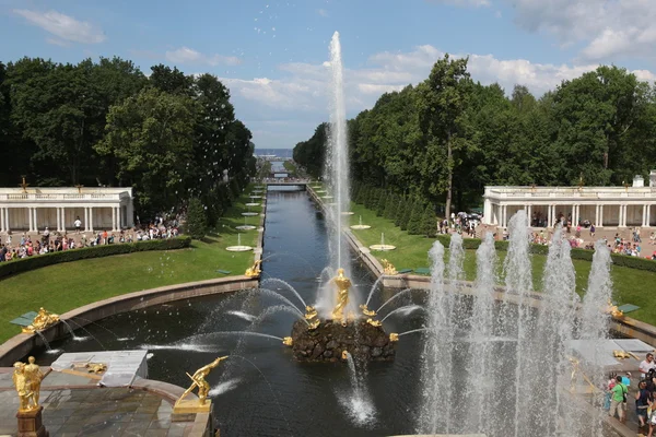 Grand cascade in Pertergof — Stock Photo, Image