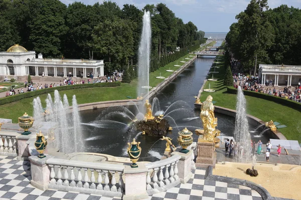 Grote cascade in pertergof — Stockfoto