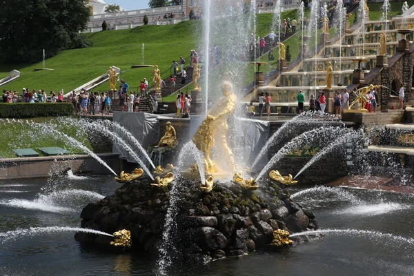 Grand cascade in Pertergof — Stock Photo, Image