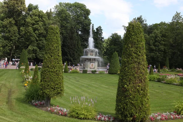 Springbrunnen im Peterspark — Stockfoto