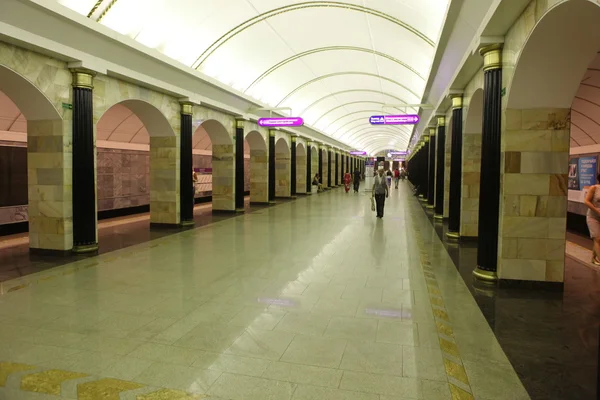 Underjordisk tunnelbana station vyborgskaya interiör — Stockfoto