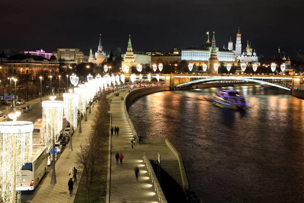 Moskova Kremlin Sarayı Kiliseli Moskova Nehir Kenarında Rusya — Stok fotoğraf