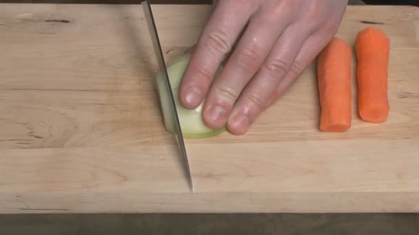 Corte de cebollas . — Vídeo de stock