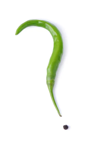 Vraagteken gemaakt van groene chili peppers op witte achtergrond — Stockfoto