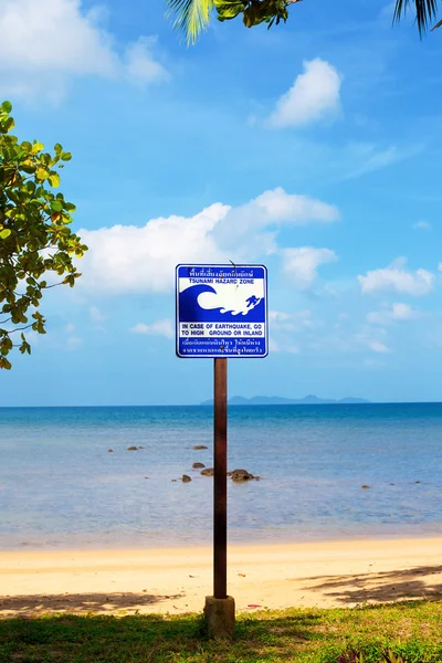 Wegweiser zur Tsunami-Evakuierung — Stockfoto