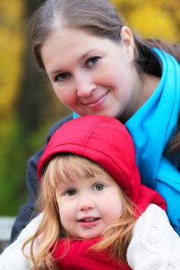 güzel kız ve anne portresi