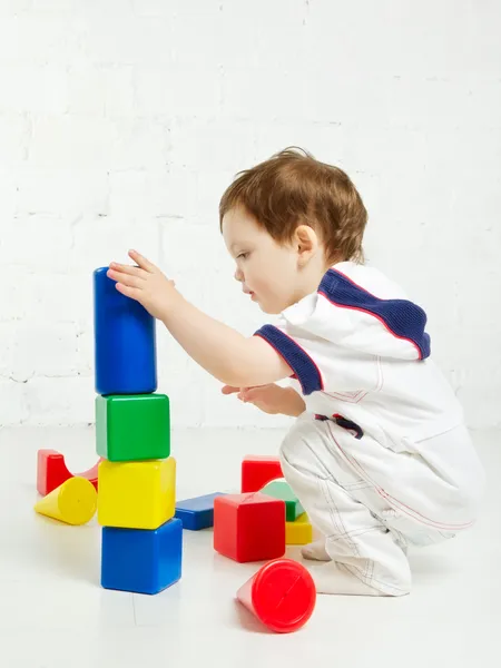 Niño jugando — Foto de Stock