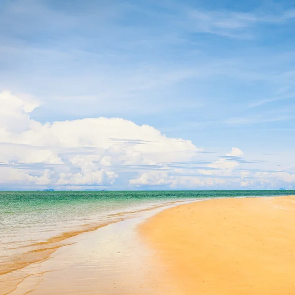 Spiaggia soleggiata — Foto Stock