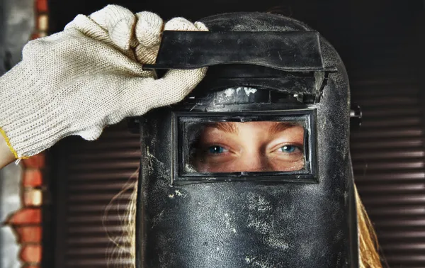 焊机的女人 — 图库照片