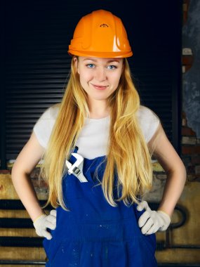 anahtar ile güzel bir kadın