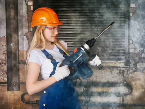 Beautiful Woman With Heavy Drill — Stock Photo, Image