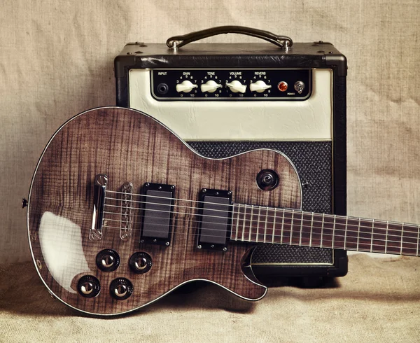 Elektromos gitár és erősítő — Stock Fotó