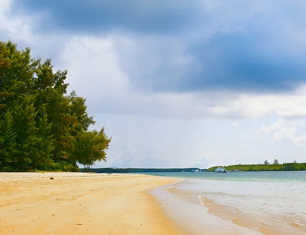 Spiaggia soleggiata — Foto Stock